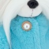 Lucky Mimi – Peluche vêtue d’un manteau menthe élégant avec nœud perle