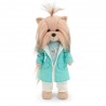 Lucky Yoyo dressed in her turquoise raincoat and star sweater – Mon Teddy Bear