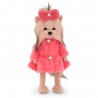 Lucky Doggy peluche 40 cm – Manteau fausse fourrure rose et nœud perlé – Lucky Yoyo : Fashion Week