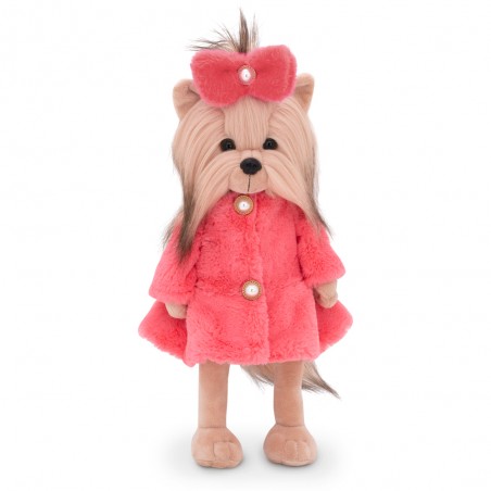 Lucky Doggy peluche 40 cm – Manteau fausse fourrure rose et nœud perlé – Lucky Yoyo : Fashion Week