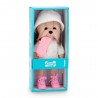 Peluche Lucky Doggy Yoyo avec manteau d’hiver blanc, écharpe rose et bottines – 40 cm