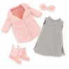 Winterkleding voor Lucky Doggy knuffel – Roze jas, grijze jurk, roze laarsjes, haarband