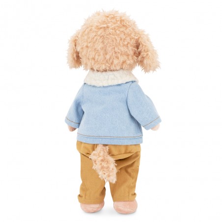 Lucky Doggy knuffel, rechtopstaand met een lichtblauw jeansjasje en camelbroek.