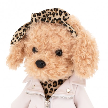 Peluche chien debout en robe léopard, veste zippée blanche et bandeau assorti