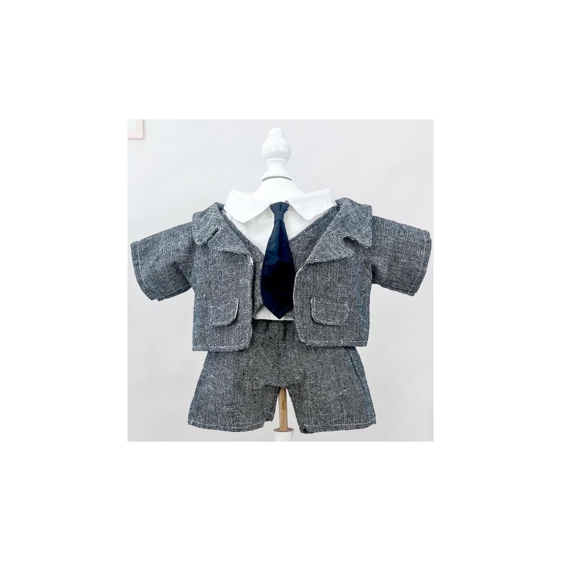 peluche habillée en costume élégant avec chemise blanche et cravate noire - Mon Teddy Bear peluche habillée en costume élégant avec chemise blanche et cravate noire - Mon Teddy Bear