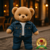 knuffel in denim jas en bijpassende broek, wit t-shirt, in een stedelijke omgeving - Mon Teddy Bear