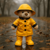 Ours en peluche portant un ciré jaune imperméable avec chapeau et bottes – Tenue pour peluche 40 cm