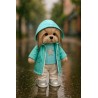 Lucky Doggy knuffelkleding 40 cm – Turquoise regenjas, trui met ster, crèmekleurige broek – Regenachtige Dag