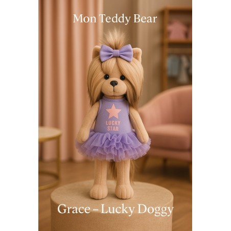 Peluche Lucky Doggy Yoyo avec tenue “Grace” – robe violette étoile rose – 40 cm