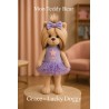 Peluche Lucky Doggy Yoyo avec tenue “Grace” – robe violette étoile rose – 40 cm