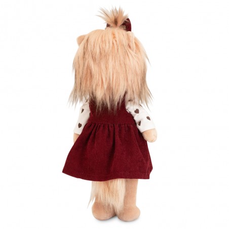 Lucky Yoyo Cozy Casual Ref. LD2/128 met bordeaux jurk en hartjes shirt.