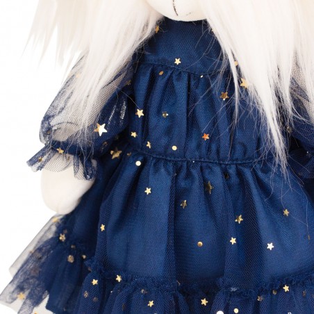 Gros plan sur la robe en tulle bleu nuit ornée d’étoiles dorées – Lucky Doggy