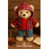 Knuffelkleding 40 cm – “Weekend Denim” set plat gepresenteerd (rood T-shirt, geruite hoodie, jeans) – Ref. Y1003