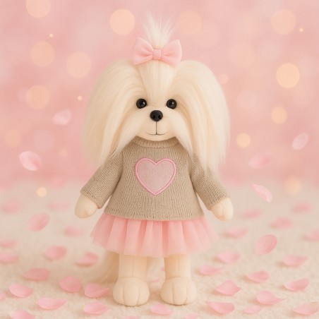 Détail du cœur rose sur pull beige Lucky Yoyo Réf. LD5/101 – Tenue romantique pour peluche Lucky Doggy