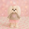 Détail du cœur rose sur pull beige Lucky Yoyo Réf. LD5/101 – Tenue romantique pour peluche Lucky Doggy