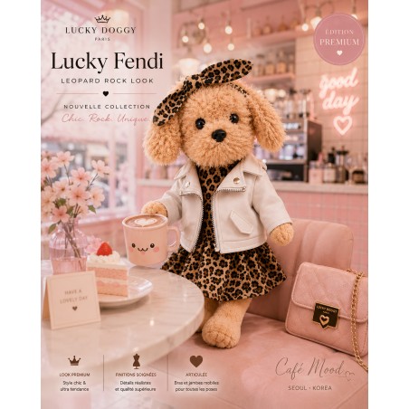 Plüschhund im Leopardenkleid mit weißer Jacke und Stirnband