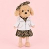 Peluche chien debout en robe léopard, veste zippée blanche et bandeau assorti